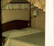 nowiki-b-and-b-full-canopy-bed