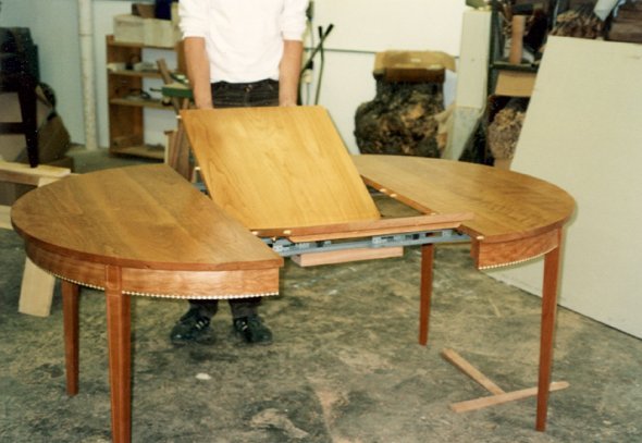 hepplewhite-round-extension-table-2